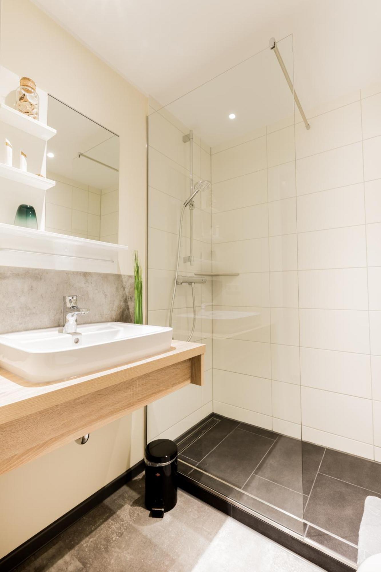 Hotel Dh -Deutsches Haus- Эмден Экстерьер фото